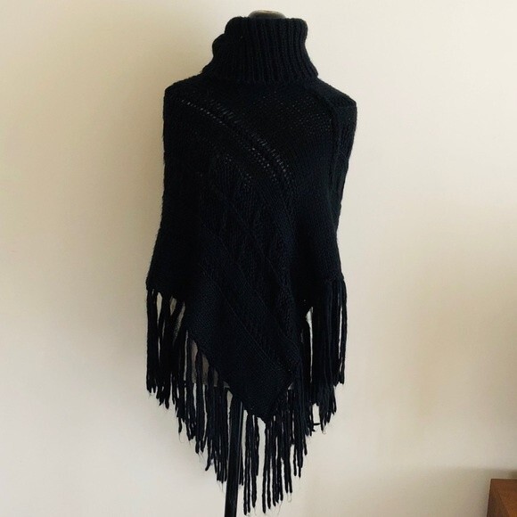 Beautiful Black Knit Poncho - Picture 7 of 9